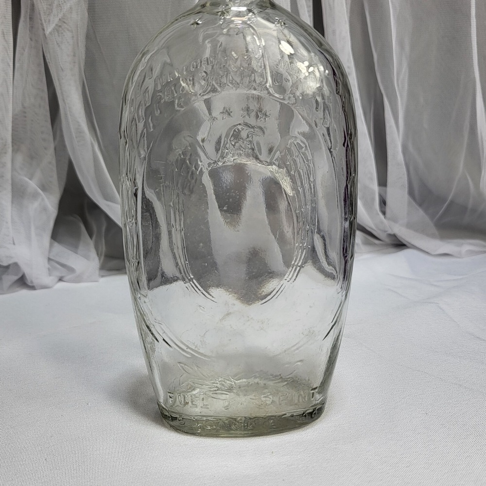Vintage Calvert Whiskey American Eagle Embossed Bottle One Pint Clear Glass